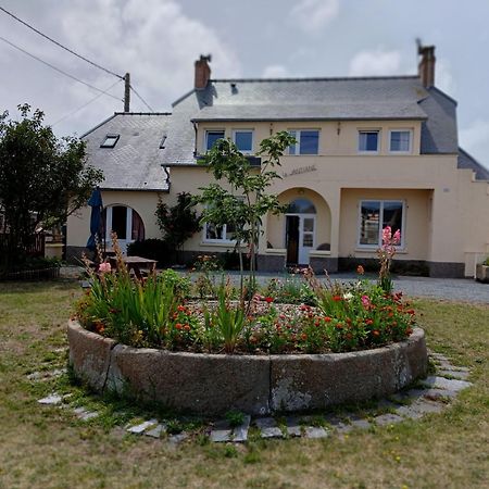 Cottage, St Martin-De-布雷阿勒 外观 照片